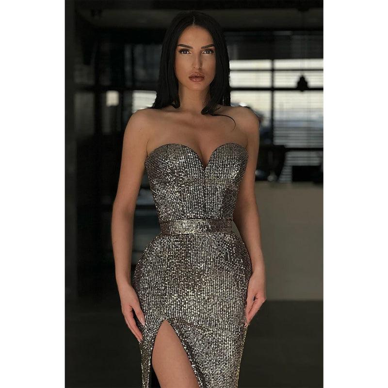 Robe de bal fourreau/colonne à paillettes et décolleté en cœur avec fente 