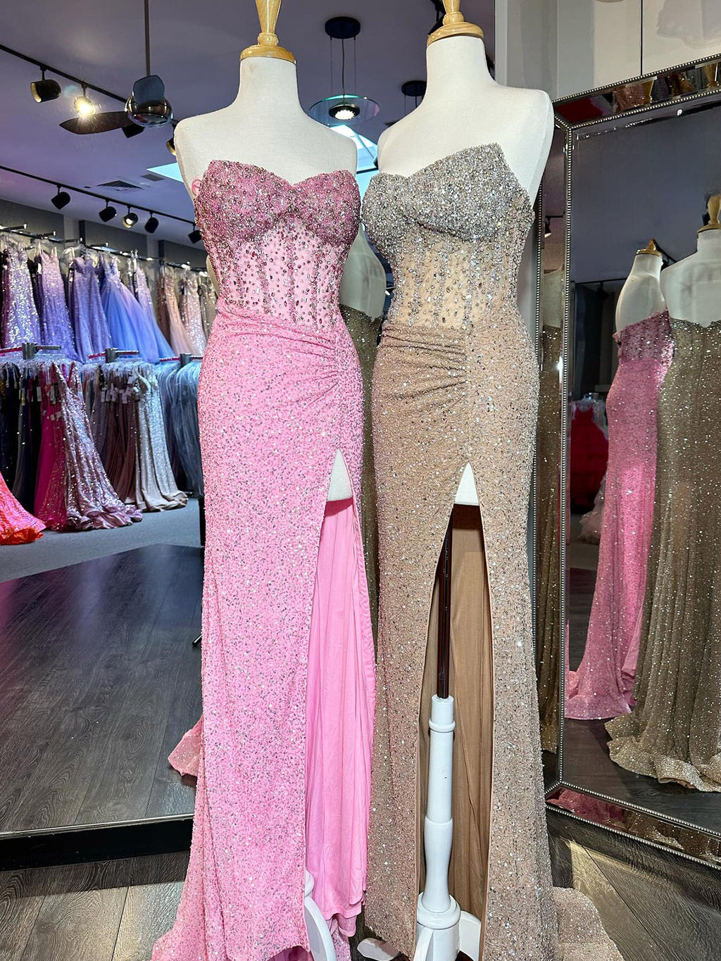 Aeliana | Vestido largo de sirena rosa sin tirantes con lentejuelas y abertura