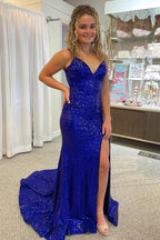 Robe de bal longue sirène à fines bretelles et sequins bleu roi, fendue sur le devant