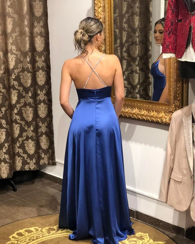 Robe de bal longue bleu roi à fines bretelles et fente