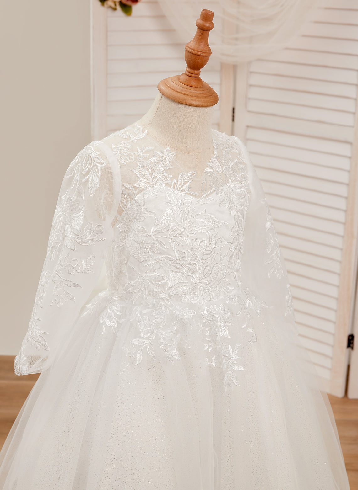 Vestido de niña de las flores para la Primera Comunión, estilo princesa, manga larga y cola de tul. 