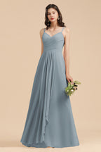 Vestidos de dama de honor de gasa azul grisáceo con volantes y escote en V a precios asequibles 