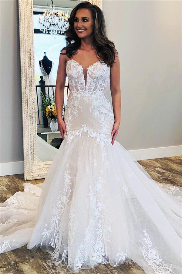 Vestidos de novia de encaje sin mangas con escote en V a precios asequibles