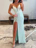 Ailsa | Vestido largo de sirena verde menta con tirantes finos, lentejuelas y abertura