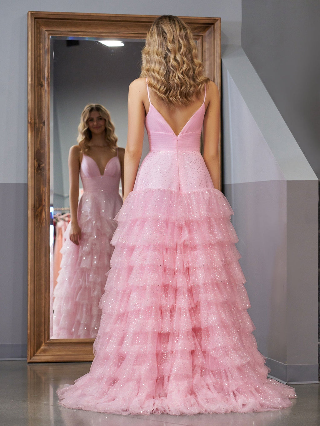 Alianna | Vestido de fiesta de tul rosa claro con tirantes finos y corte en A 