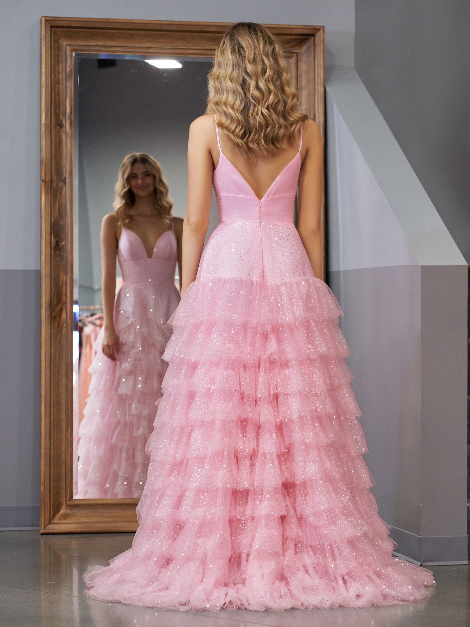 Alianna | Vestido de fiesta de tul rosa claro con tirantes finos y corte en A 