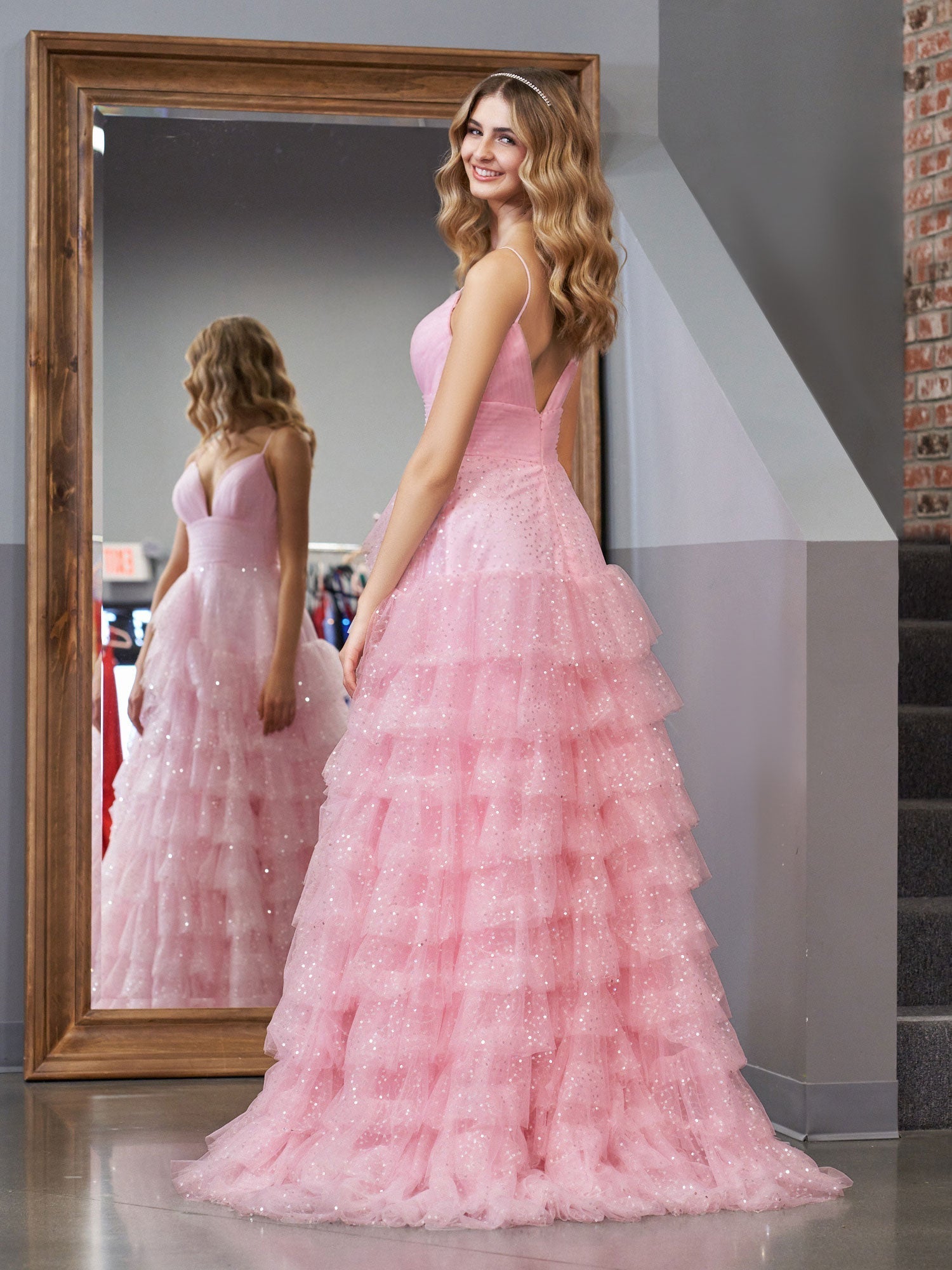 Alianna | Vestido de fiesta de tul rosa claro con tirantes finos y corte en A 