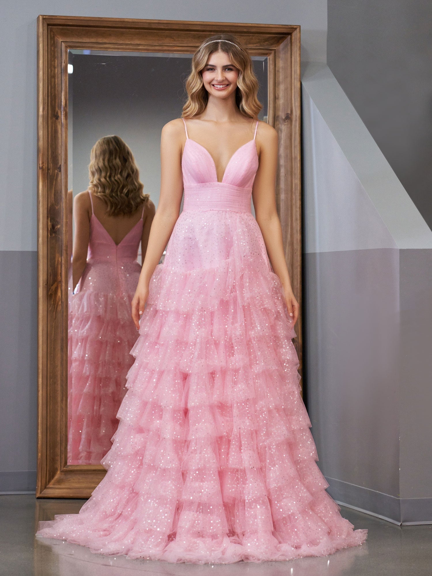 Alianna | Vestido de fiesta de tul rosa claro con tirantes finos y corte en A 