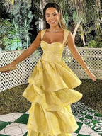 Alivia | Vestido largo de fiesta corte A con volantes escalonados en color amarillo pastel
