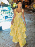 Alivia | Vestido largo de fiesta corte A con volantes escalonados en color amarillo pastel