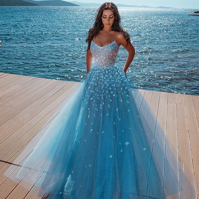 Atractivo vestido de graduación de tul con escote corazón y sin tirantes