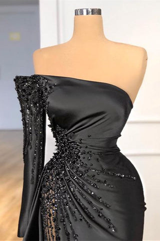 Impresionante vestido de fiesta negro de un solo hombro con cuentas, manga larga, estilo boina.