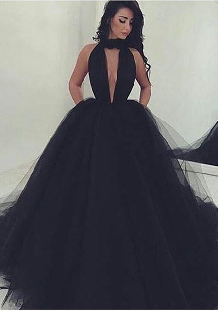 Impresionantes vestidos de gala de tul negro con escote en V