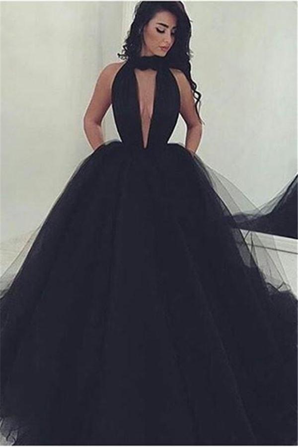 Impresionantes vestidos de gala de tul negro con escote en V