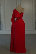 Impresionante vestido de fiesta rojo de gasa con un solo hombro y mangas cortas, adornado con pedrería.