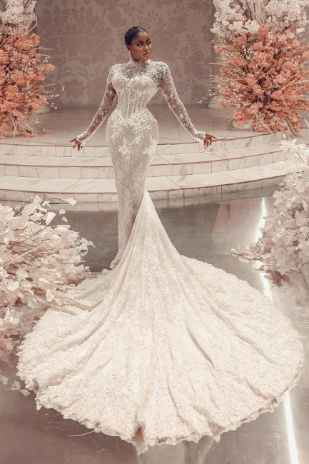 Impresionante vestido de novia largo blanco de encaje columna, cuello alto, manga larga y apliques con cola