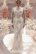Impresionante vestido de novia largo blanco de encaje columna, cuello alto, manga larga y apliques con cola