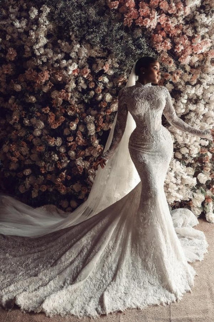 Impresionante vestido de novia largo blanco de encaje columna, cuello alto, manga larga y apliques con cola