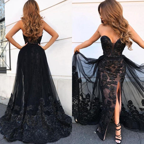 Magnifique robe de bal verte longue avec surjupe décolletée.