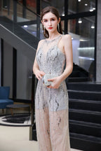 Impresionante mono de fiesta transparente de cuello alto con ilusión óptica, sin mangas, ideal para graduación.