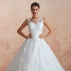Impresionante vestido de novia largo de corte A con apliques de encaje y tul