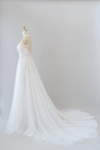 Impresionante vestido de novia largo de corte A con cola de capilla, apliques, tul y espalda descubierta