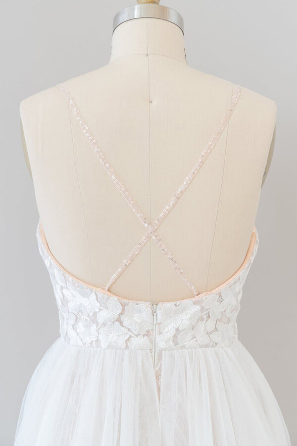 Impresionante vestido de novia largo de corte A con cola de capilla, apliques, tul y espalda descubierta