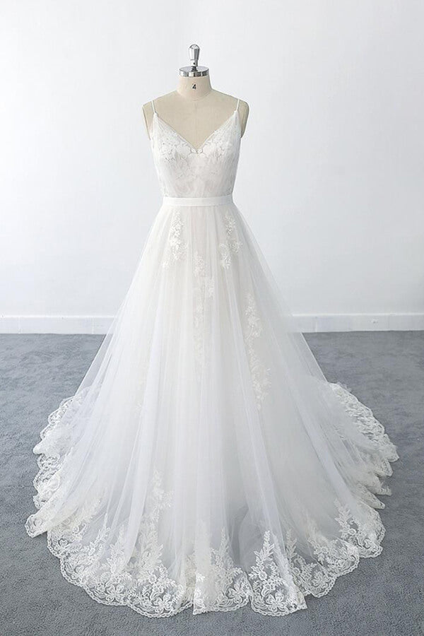 Magnifique robe de mariée longue en tulle à col V et volants appliqués, coupe trapèze, col en V.