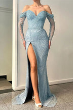 Impresionante vestido de fiesta largo de sirena con hombros descubiertos, abertura, encaje, lentejuelas y mangas largas.