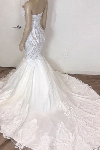 Magnifique robe de mariée sirène longue sans bretelles ornée d'appliqués en dentelle