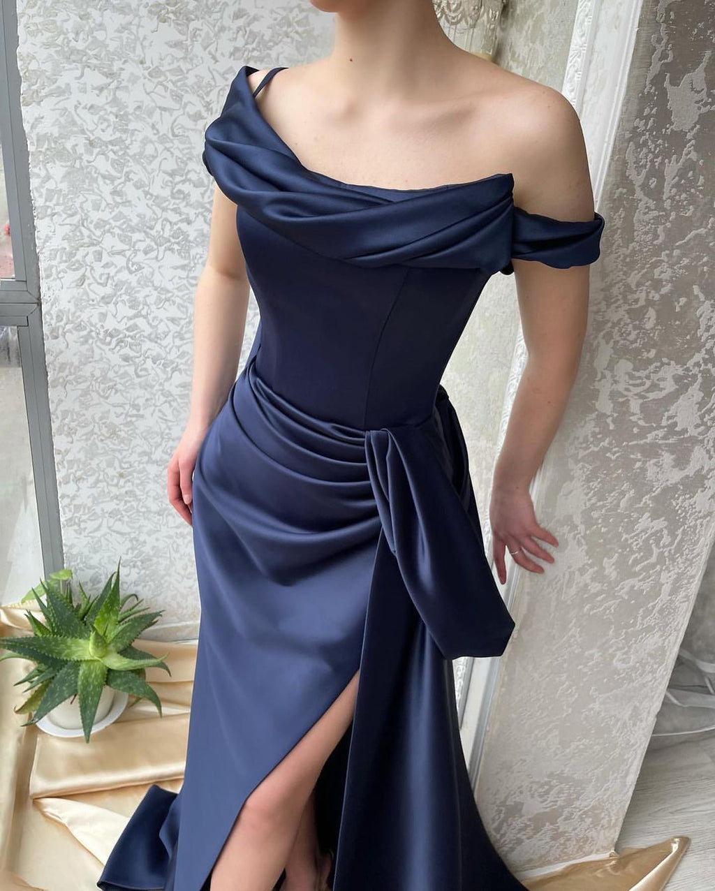 Superbe robe de bal sirène longue bleu marine à épaules dénudées et fente