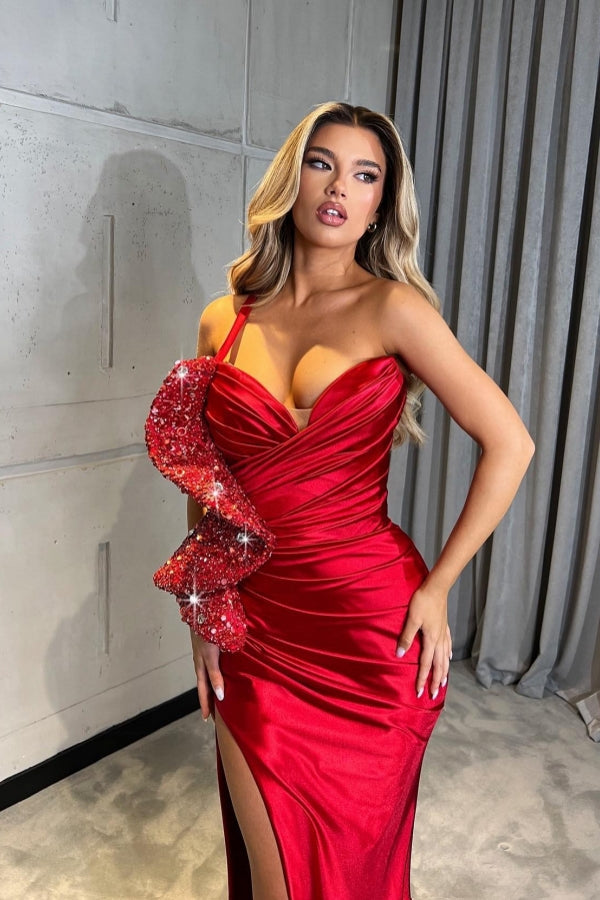 Impresionante vestido largo rojo de sirena con lentejuelas, un solo hombro y abertura.