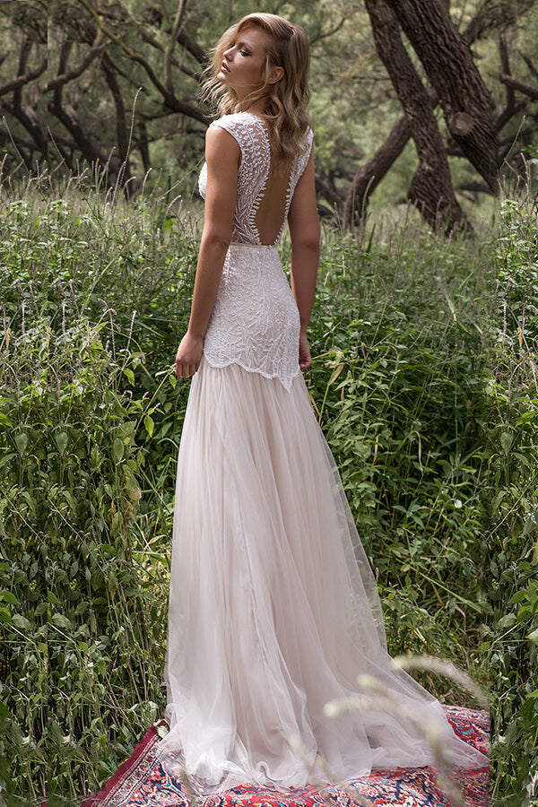 Magnifique robe de mariée longue fourreau en dentelle tulle dos nu, col en V et col V