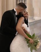 Impresionante vestido de novia largo blanco sin mangas con tirantes finos de encaje estilo sirena y apliques