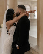 Impresionante vestido de novia largo blanco sin mangas con tirantes finos de encaje estilo sirena y apliques