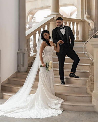 Magnifique robe de mariée blanche longue sans manches à fines bretelles spaghetti et dentelle sirène, ornée d'appliqués