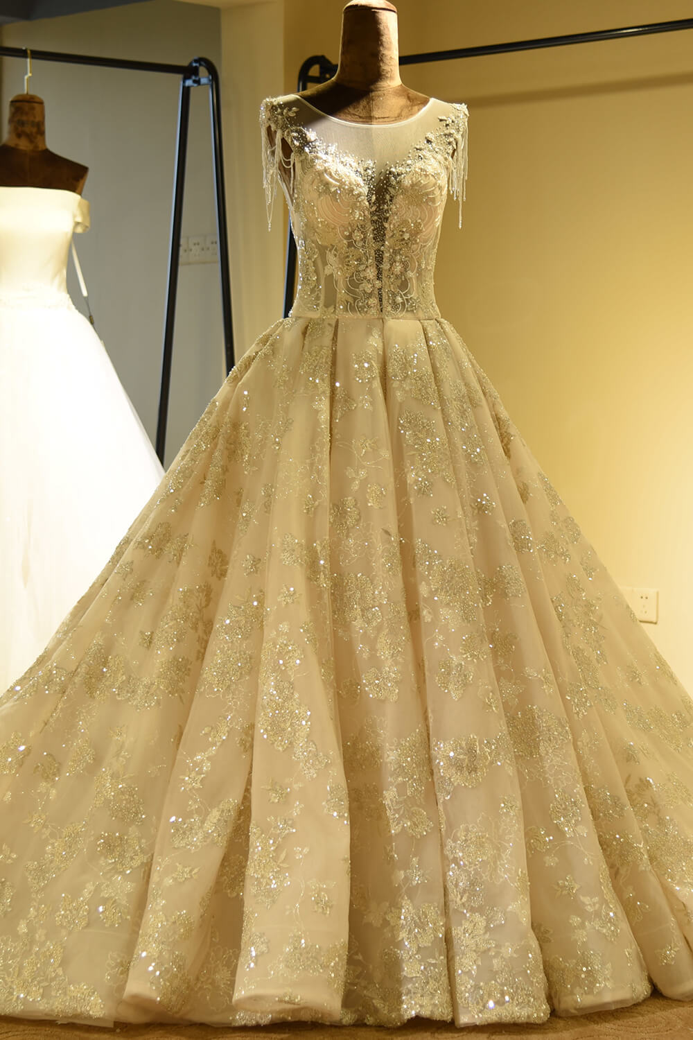Magnifique robe de mariée princesse en tulle ivoire à lacets et perles scintillantes 