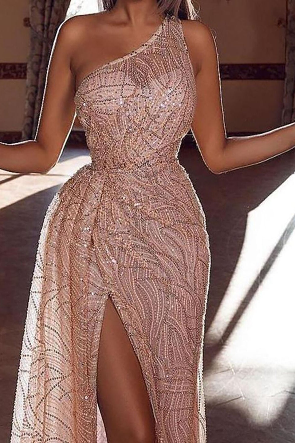Impresionante vestido de fiesta de lentejuelas con abertura larga y un solo hombro en oferta