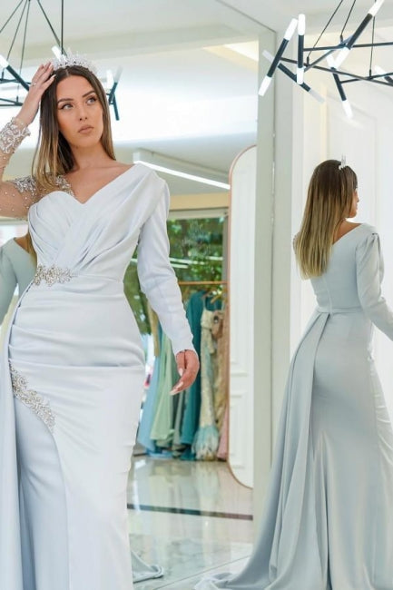 Impresionantes vestidos de noche de sirena plateados largos con encaje, pedrería y mangas largas