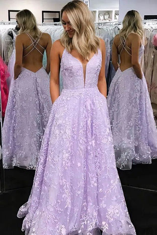 Impresionante vestido de graduación de corte A con tirantes finos, apliques de encaje y tul, con bolsillos.