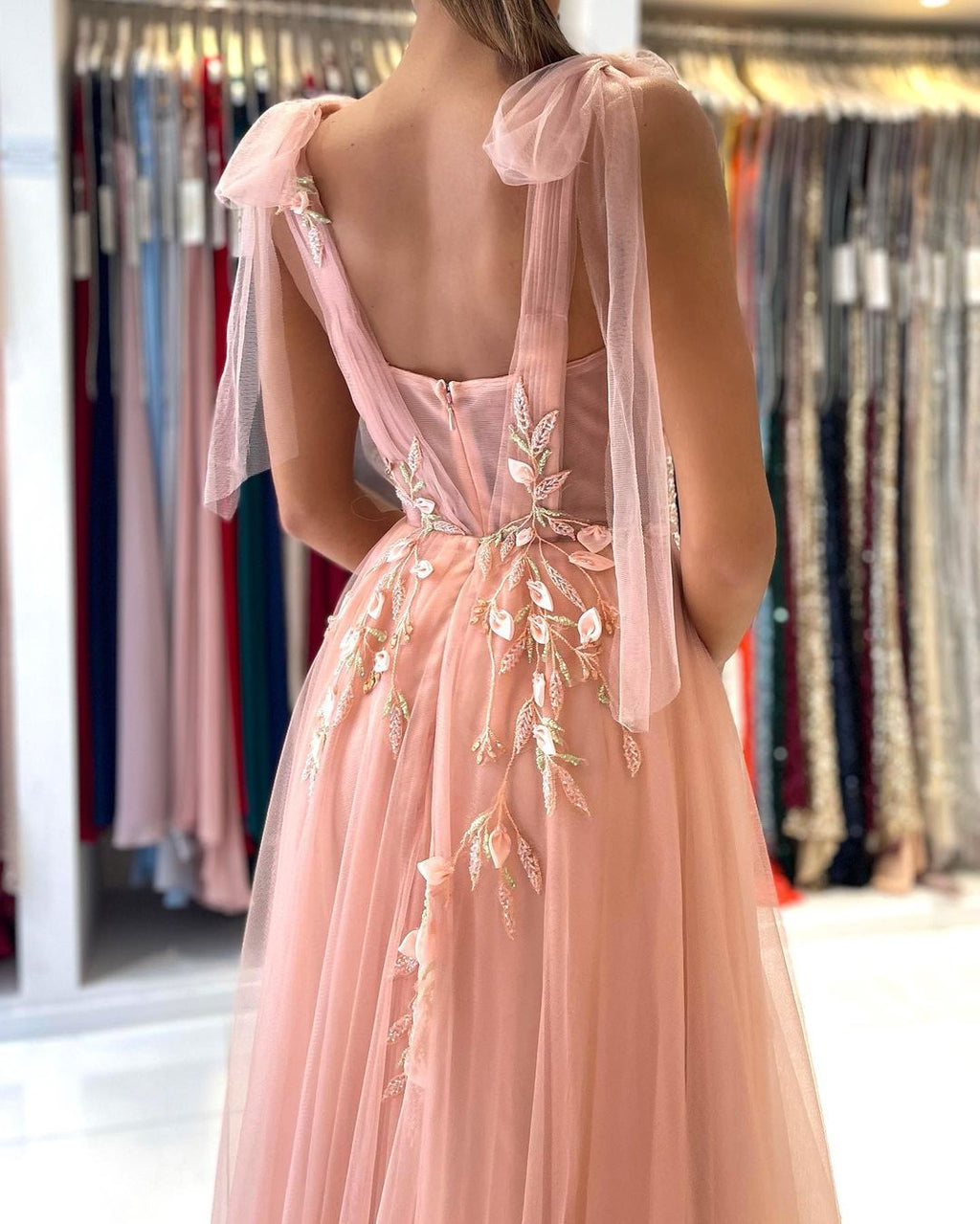 Magnifique robe de soirée longue en tulle à bretelles et fente décolletée en cœur