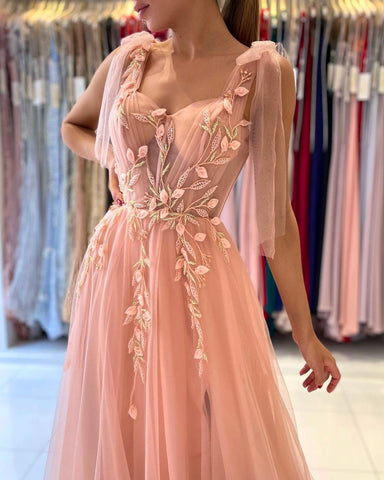 Magnifique robe de soirée longue en tulle à bretelles et fente décolletée en cœur