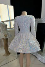 Impresionante minivestido de fiesta de corte A con escote en V y pedrería
