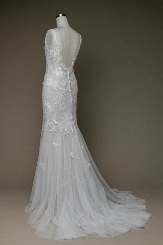 Impresionantes vestidos de novia de sirena con apliques y escote en V 