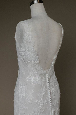 Impresionantes vestidos de novia de sirena con apliques y escote en V 