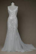 Impresionantes vestidos de novia de sirena con apliques y escote en V 