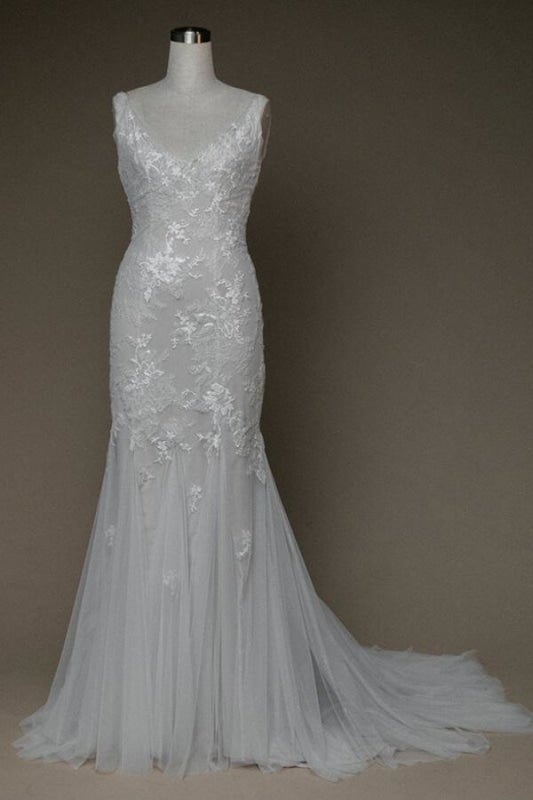 Impresionantes vestidos de novia de sirena con apliques y escote en V 