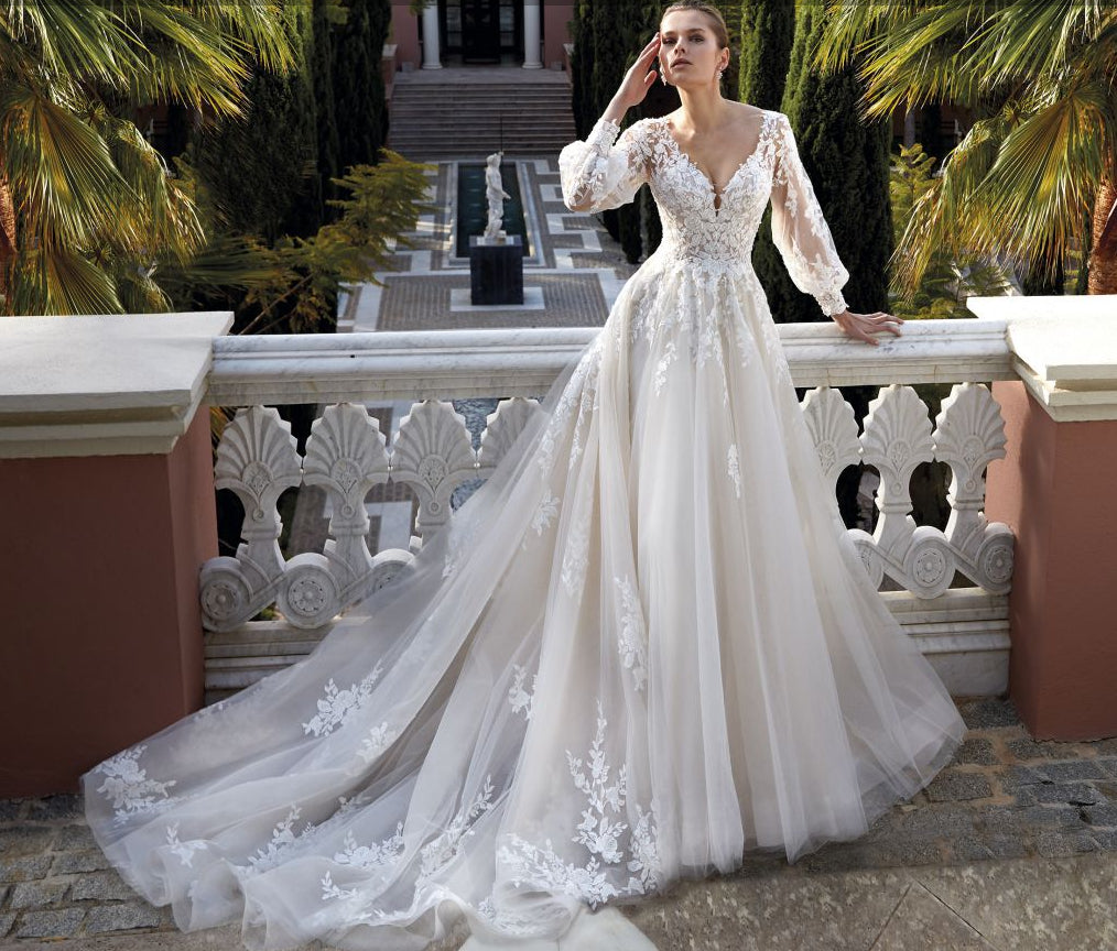 Magnifique robe de mariée dos nu à col en V, manches longues et appliques de coupe trapèze