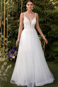 Impresionante vestido de novia de diseñador con doble escote en V y tul.