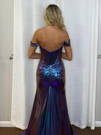 Amiyah | Vestido largo de fiesta morado metalizado con hombros descubiertos estilo sirena 